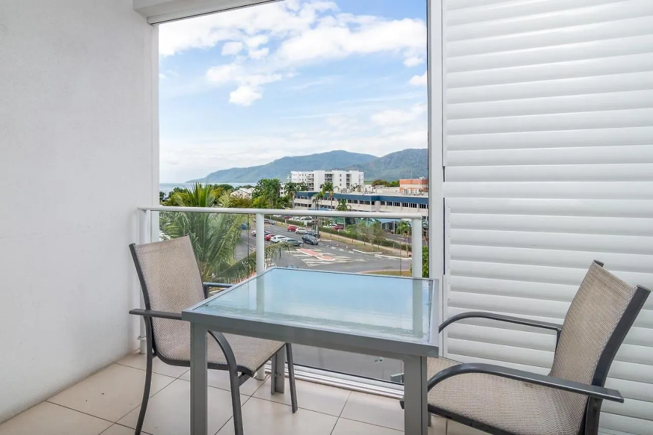 **** Resort 201 Lake Street Cairns Australië